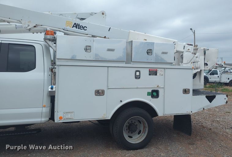 image for item NG9874 2017 Ford  F550 bucket truck