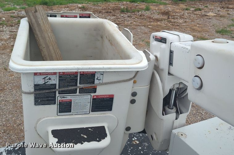 image for item NG9874 2017 Ford  F550 bucket truck