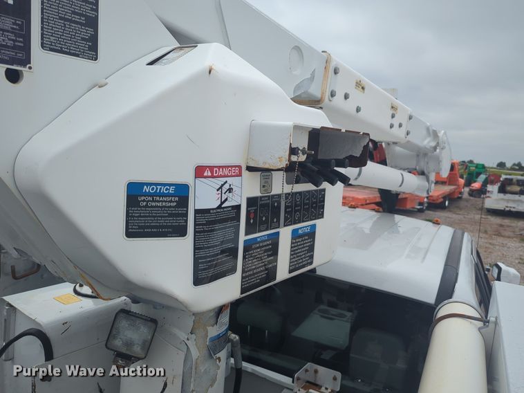 image for item NG9874 2017 Ford  F550 bucket truck