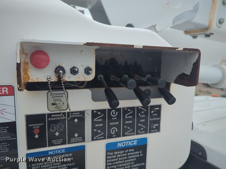 image for item NG9874 2017 Ford  F550 bucket truck