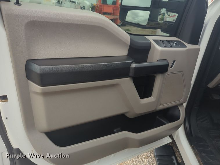 image for item NG9874 2017 Ford  F550 bucket truck