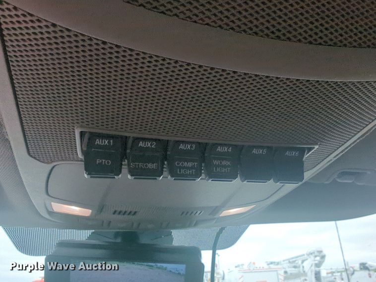 image for item NG9874 2017 Ford  F550 bucket truck