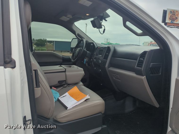 image for item NG9874 2017 Ford  F550 bucket truck