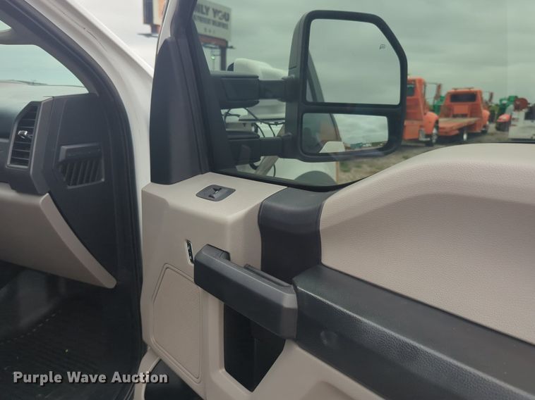 image for item NG9874 2017 Ford  F550 bucket truck