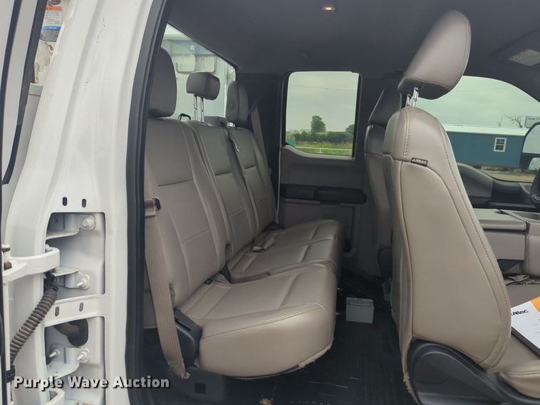 image for item NG9874 2017 Ford  F550 bucket truck