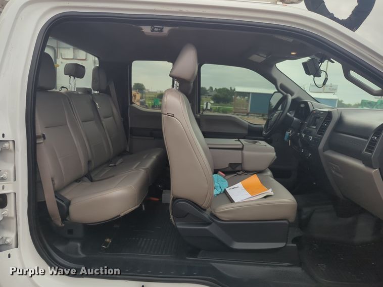 image for item NG9874 2017 Ford  F550 bucket truck