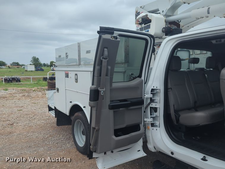 image for item NG9874 2017 Ford  F550 bucket truck