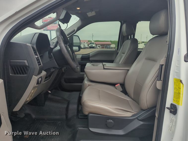 image for item NG9874 2017 Ford  F550 bucket truck