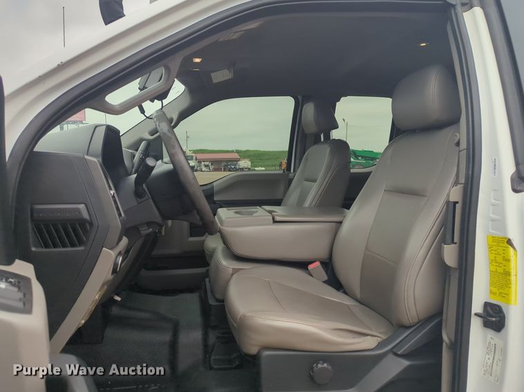 image for item NG9874 2017 Ford  F550 bucket truck