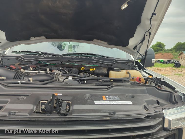 image for item NG9874 2017 Ford  F550 bucket truck