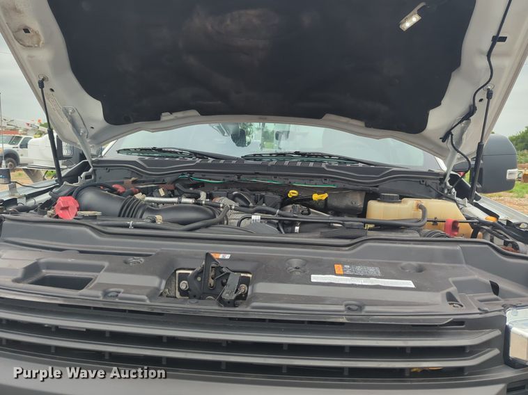 image for item NG9874 2017 Ford  F550 bucket truck