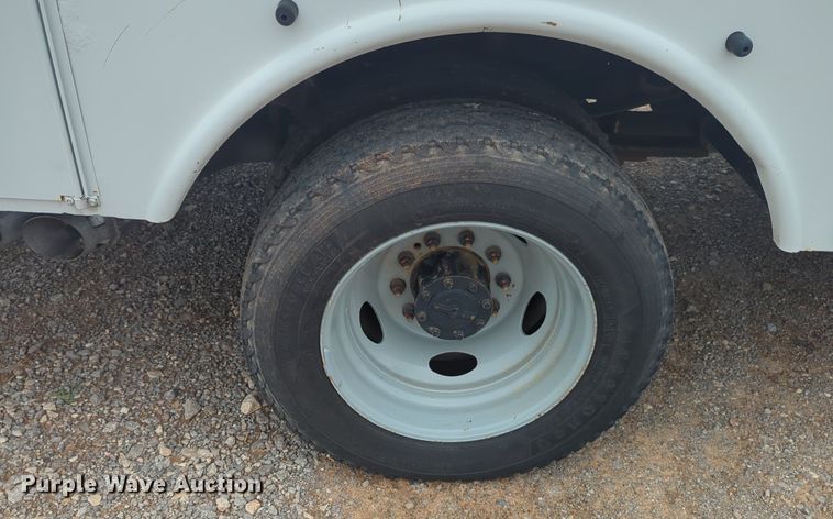 image for item NG9874 2017 Ford  F550 bucket truck