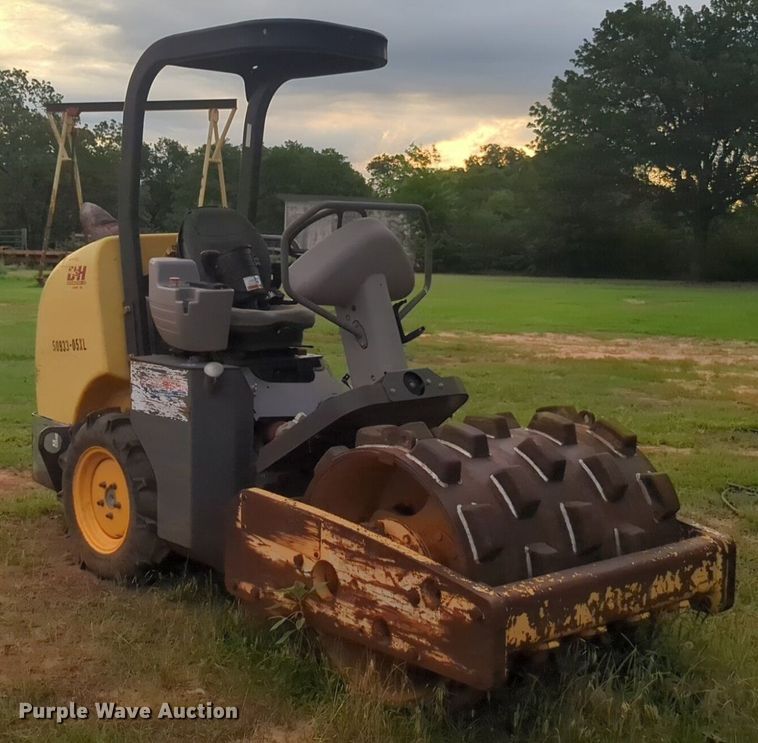 image for item NG9880 2010 Volvo SD25D single drum roller