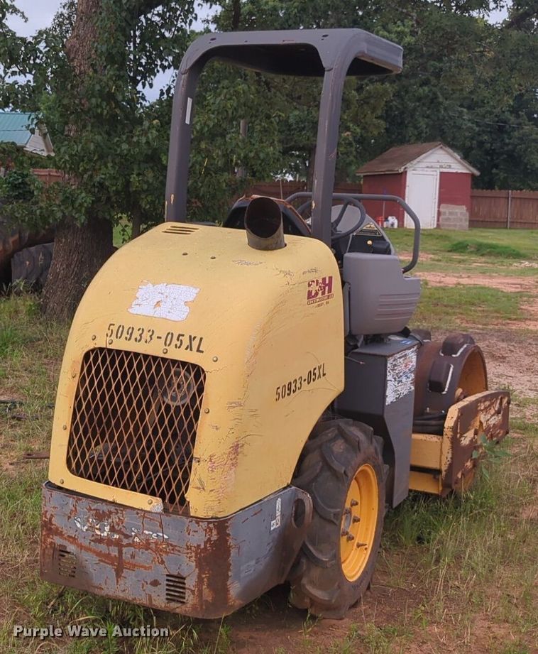 image for item NG9880 2010 Volvo SD25D single drum roller