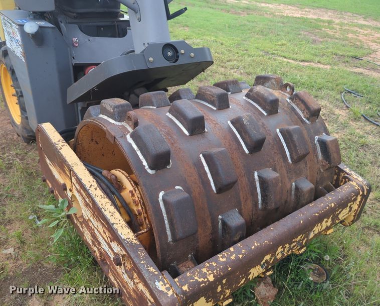 image for item NG9880 2010 Volvo SD25D single drum roller