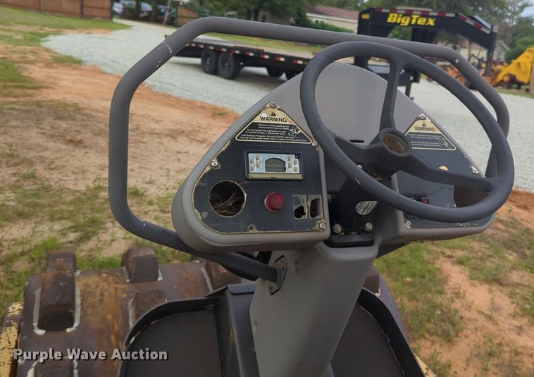 image for item NG9880 2010 Volvo SD25D single drum roller