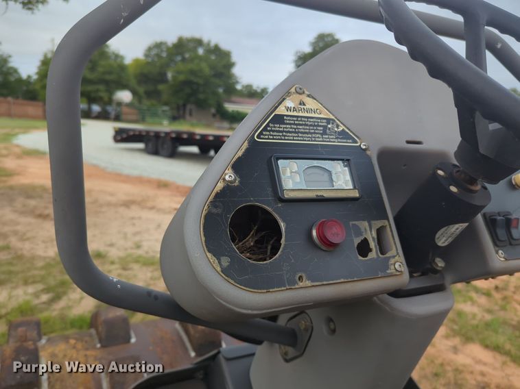 image for item NG9880 2010 Volvo SD25D single drum roller