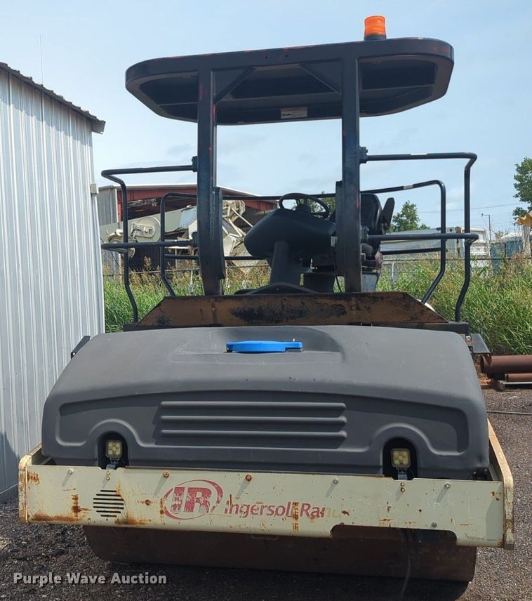 image for item NG9902 Ingersoll Rand  DD-138HF double drum vibratory roller