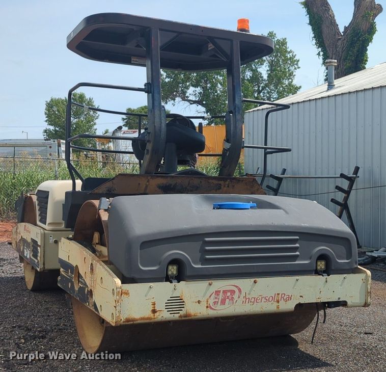 image for item NG9902 Ingersoll Rand  DD-138HF double drum vibratory roller