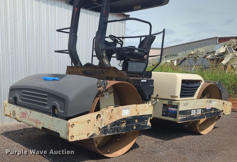 image for item NG9902 Ingersoll Rand  DD-138HF double drum vibratory roller