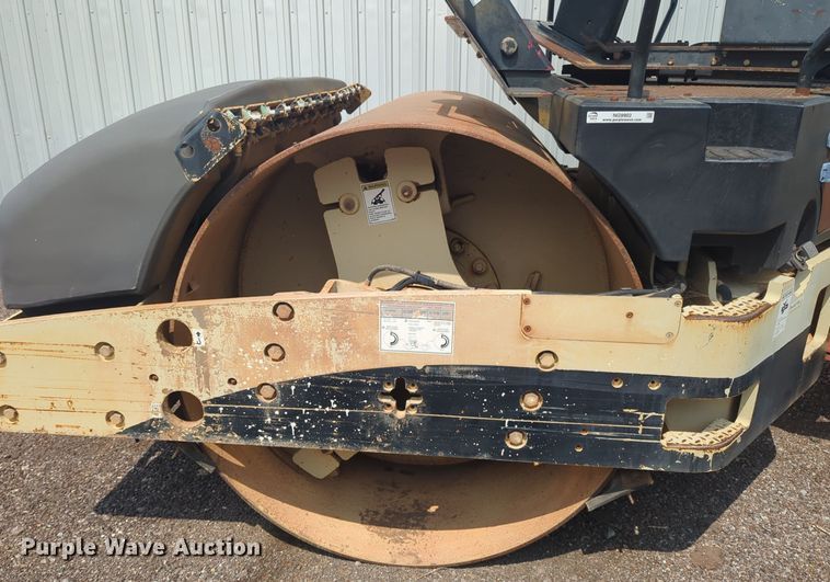 image for item NG9902 Ingersoll Rand  DD-138HF double drum vibratory roller