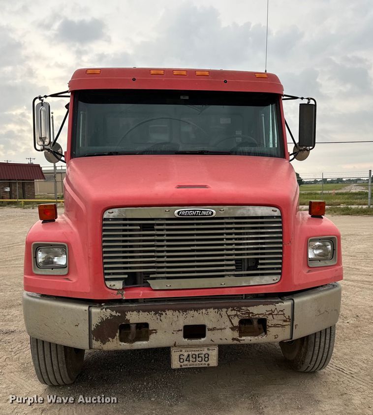 image for item NL9867 1997 Freightliner  FL80 flatbed truck