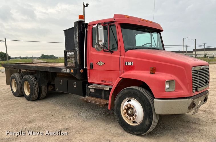 image for item NL9867 1997 Freightliner  FL80 flatbed truck