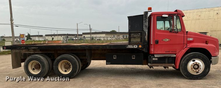 image for item NL9867 1997 Freightliner  FL80 flatbed truck