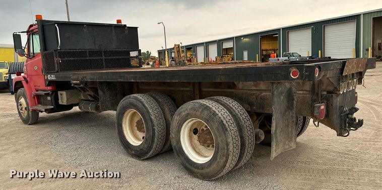 image for item NL9867 1997 Freightliner  FL80 flatbed truck