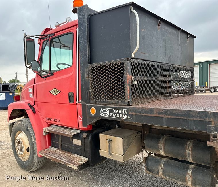 image for item NL9867 1997 Freightliner  FL80 flatbed truck