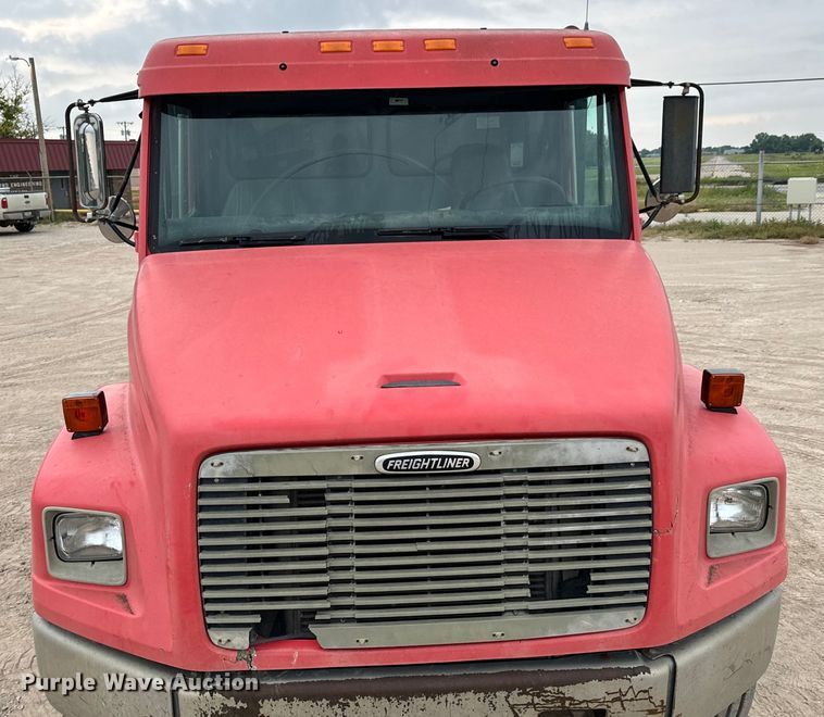 image for item NL9867 1997 Freightliner  FL80 flatbed truck