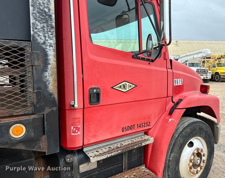 image for item NL9867 1997 Freightliner  FL80 flatbed truck