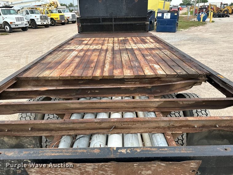 image for item NL9867 1997 Freightliner  FL80 flatbed truck