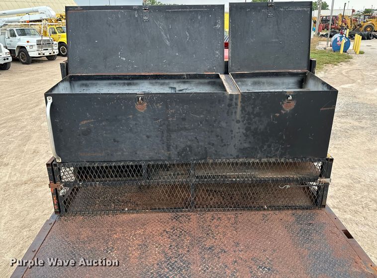 image for item NL9867 1997 Freightliner  FL80 flatbed truck