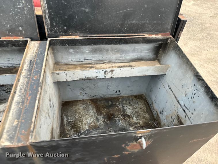 image for item NL9867 1997 Freightliner  FL80 flatbed truck