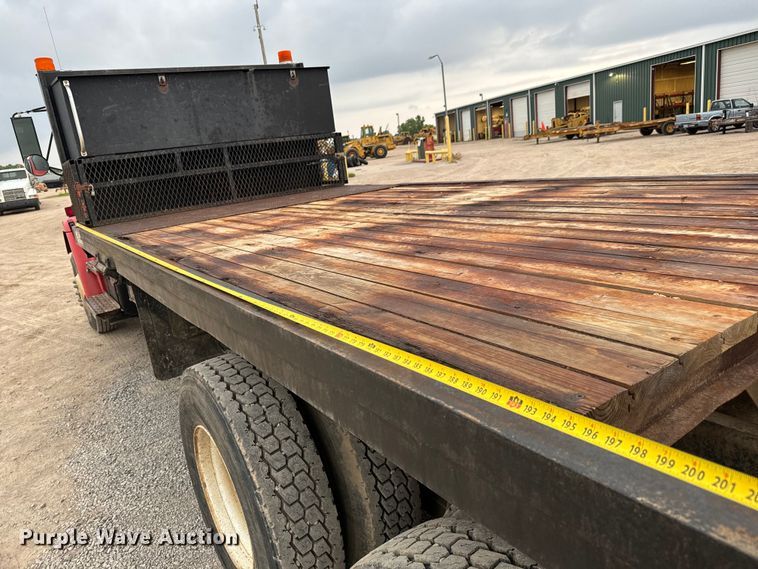 image for item NL9867 1997 Freightliner  FL80 flatbed truck