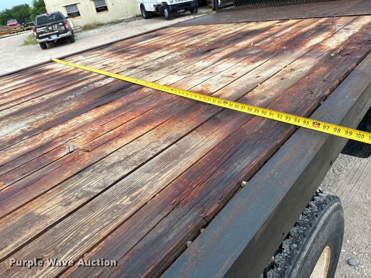 image for item NL9867 1997 Freightliner  FL80 flatbed truck