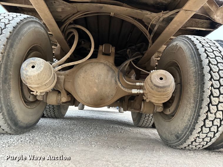 image for item NL9867 1997 Freightliner  FL80 flatbed truck