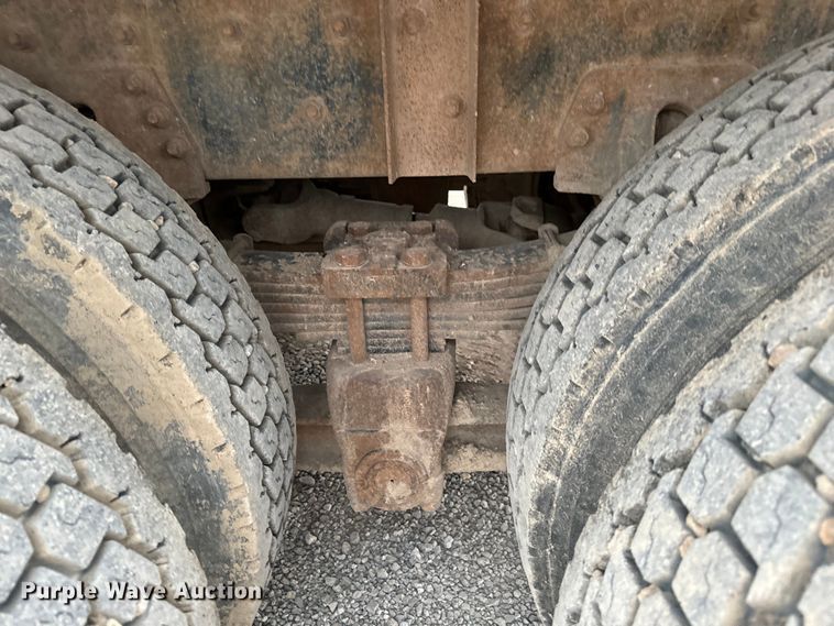 image for item NL9867 1997 Freightliner  FL80 flatbed truck