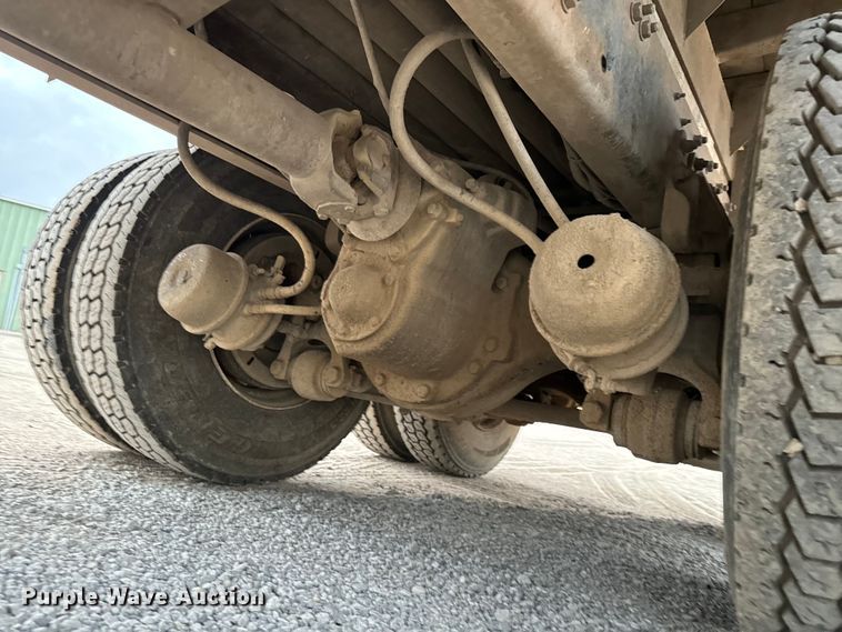 image for item NL9867 1997 Freightliner  FL80 flatbed truck