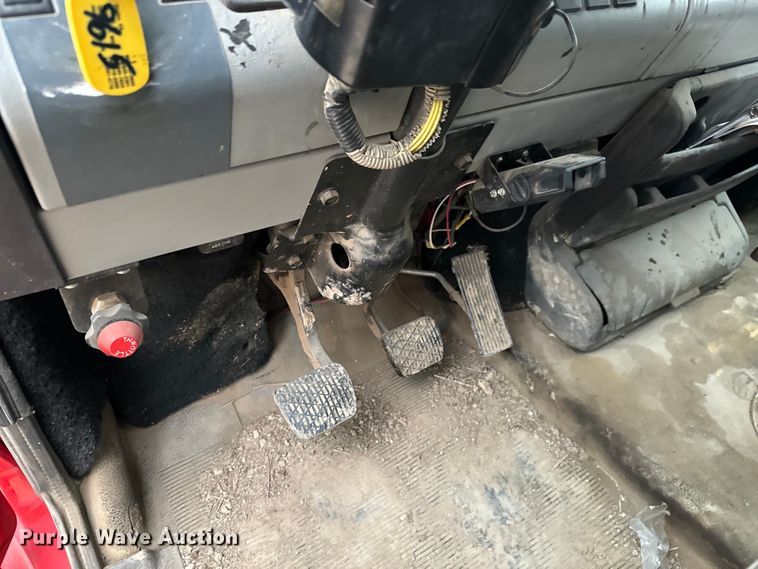 image for item NL9867 1997 Freightliner  FL80 flatbed truck