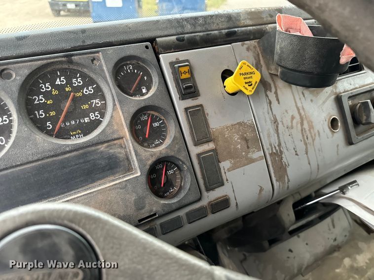 image for item NL9867 1997 Freightliner  FL80 flatbed truck