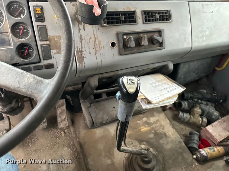 image for item NL9867 1997 Freightliner  FL80 flatbed truck