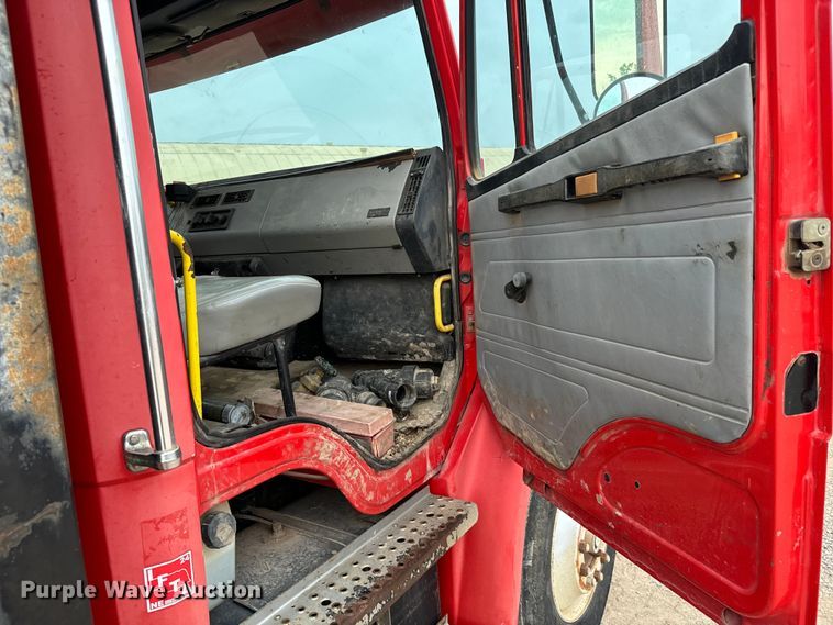 image for item NL9867 1997 Freightliner  FL80 flatbed truck