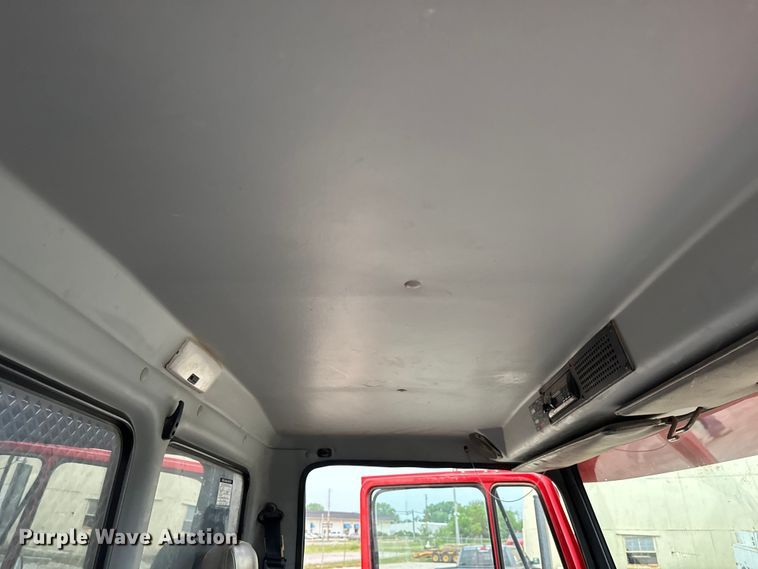 image for item NL9867 1997 Freightliner  FL80 flatbed truck