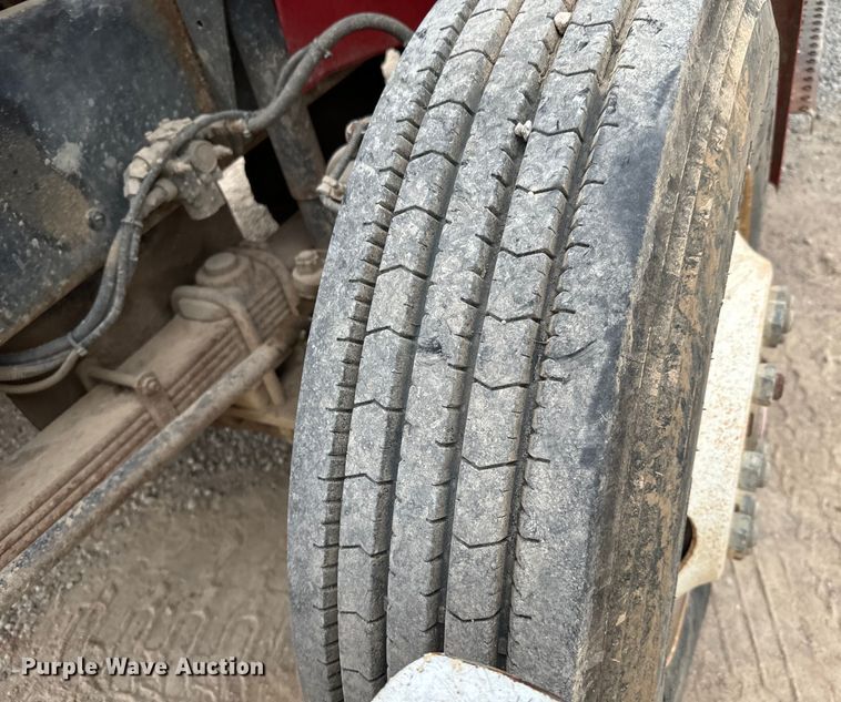 image for item NL9867 1997 Freightliner  FL80 flatbed truck