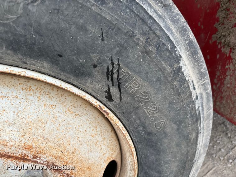 image for item NL9867 1997 Freightliner  FL80 flatbed truck