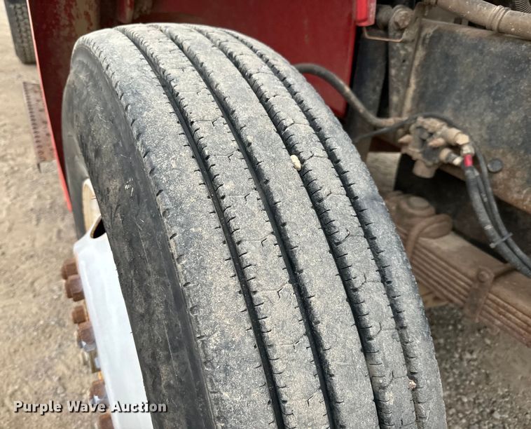 image for item NL9867 1997 Freightliner  FL80 flatbed truck