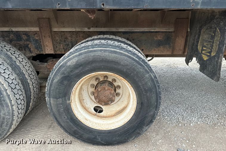 image for item NL9867 1997 Freightliner  FL80 flatbed truck