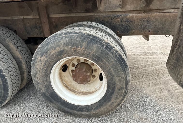 image for item NL9867 1997 Freightliner  FL80 flatbed truck